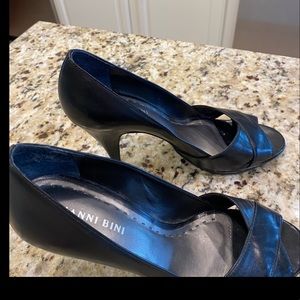 Gianni Bini black heels! So cute! 6 1/2